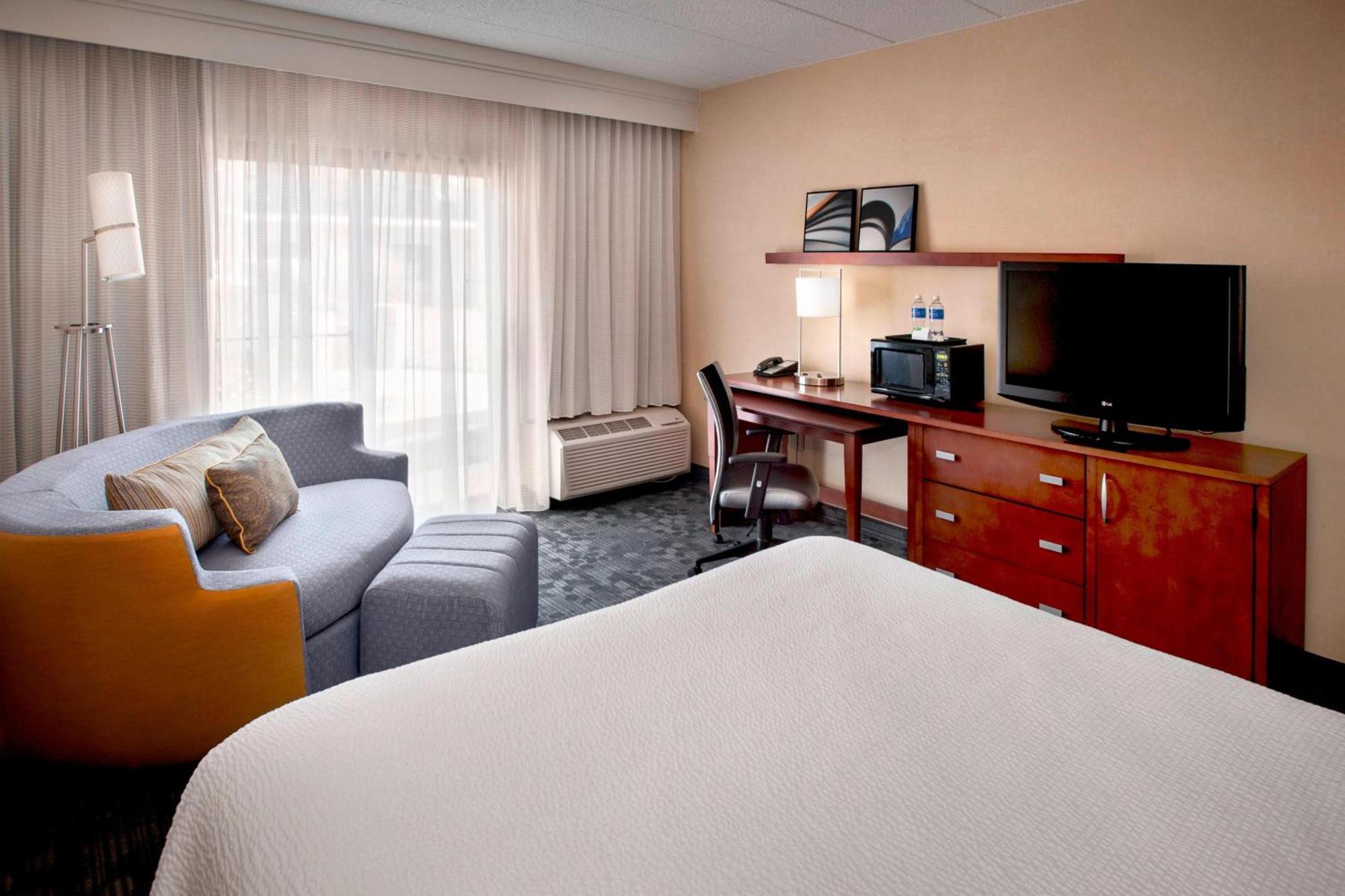Courtyard By Marriott Hartford Windsor Airport Exterior foto