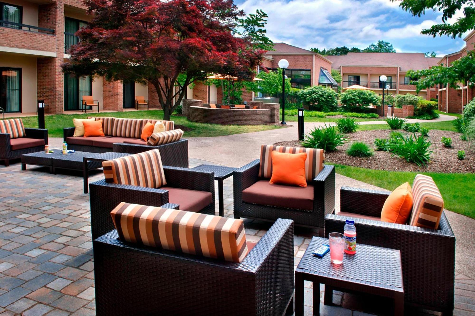 Courtyard By Marriott Hartford Windsor Airport Exterior foto