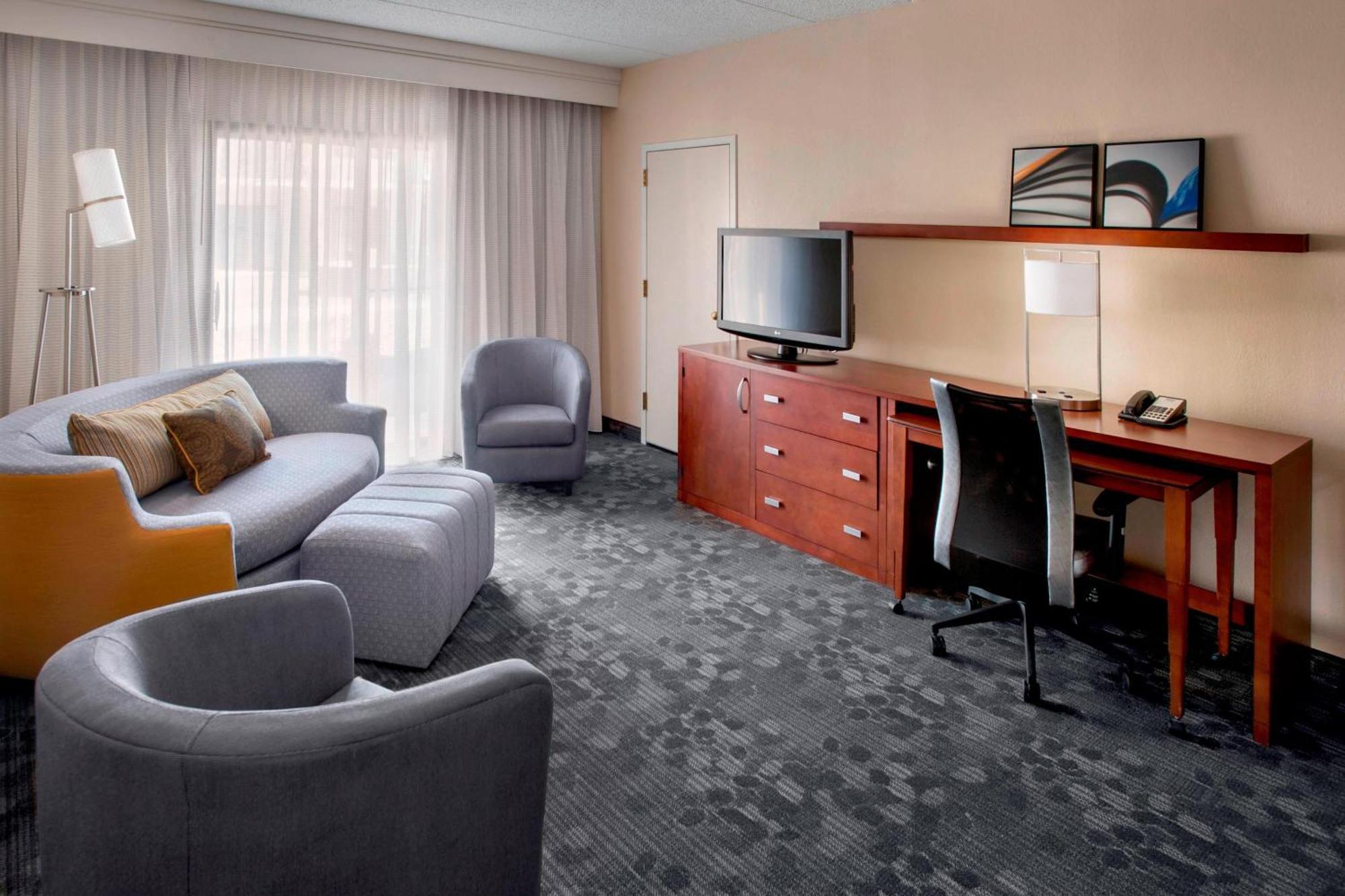 Courtyard By Marriott Hartford Windsor Airport Exterior foto