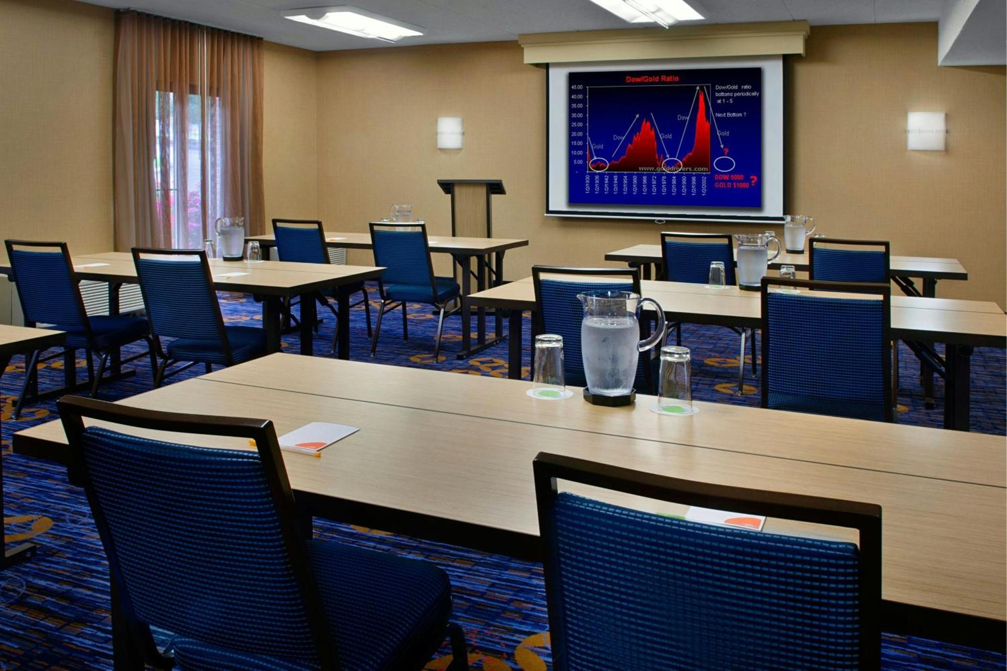 Courtyard By Marriott Hartford Windsor Airport Exterior foto