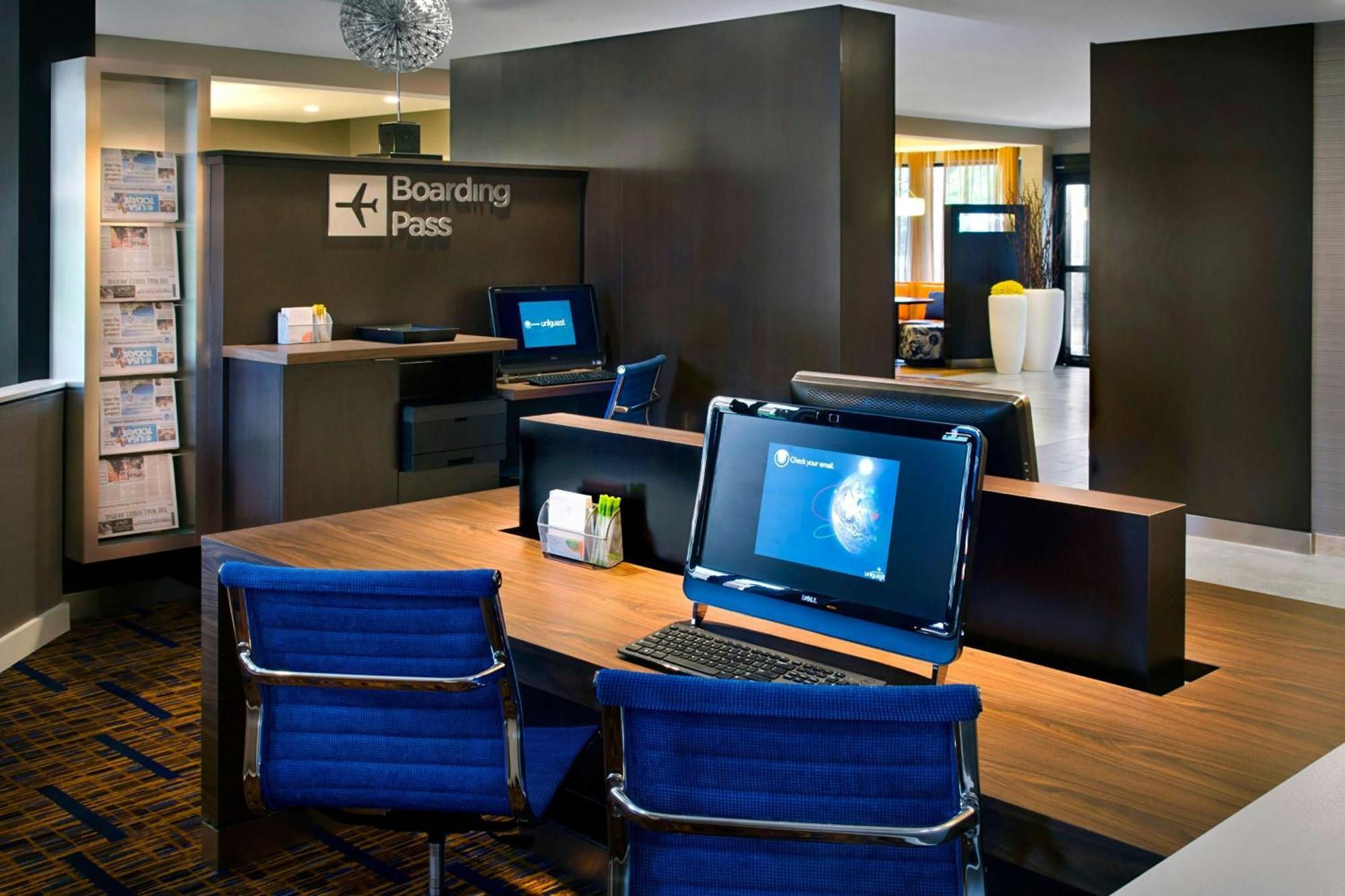 Courtyard By Marriott Hartford Windsor Airport Exterior foto